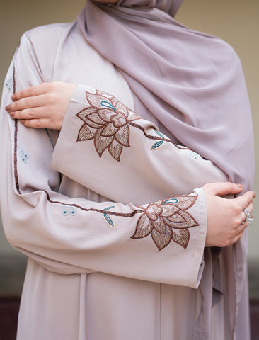 BEIGE FLORA